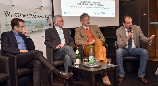 Kreishandwerksmeister Arnd Krüger beim 1. Solar-Forum Kreishandwerksmeister Arnd Krüger beim 1. Solar-Forum